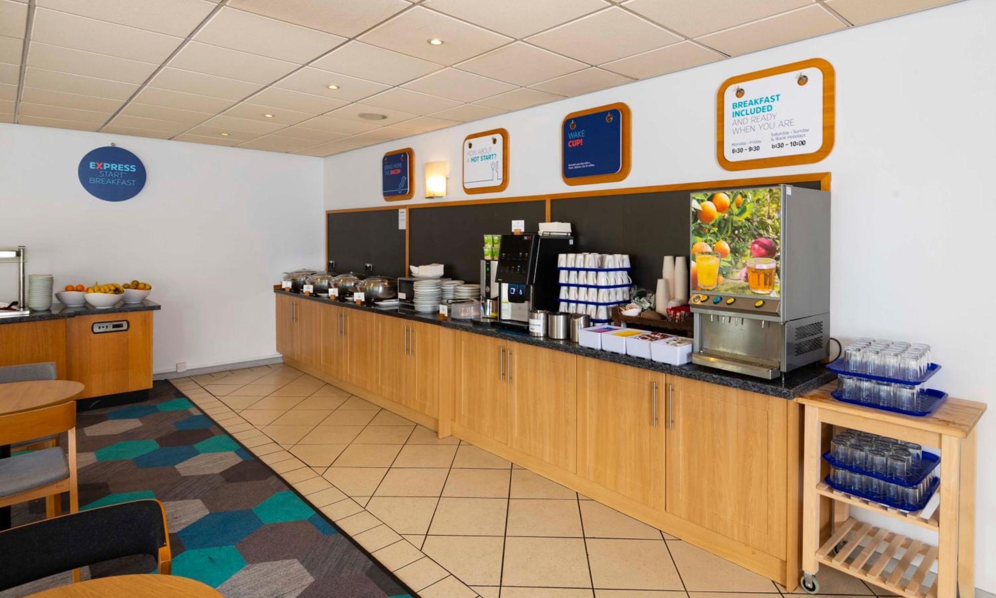 Holiday Inn Express Gloucester - South, An Ihg Hotel Екстериор снимка