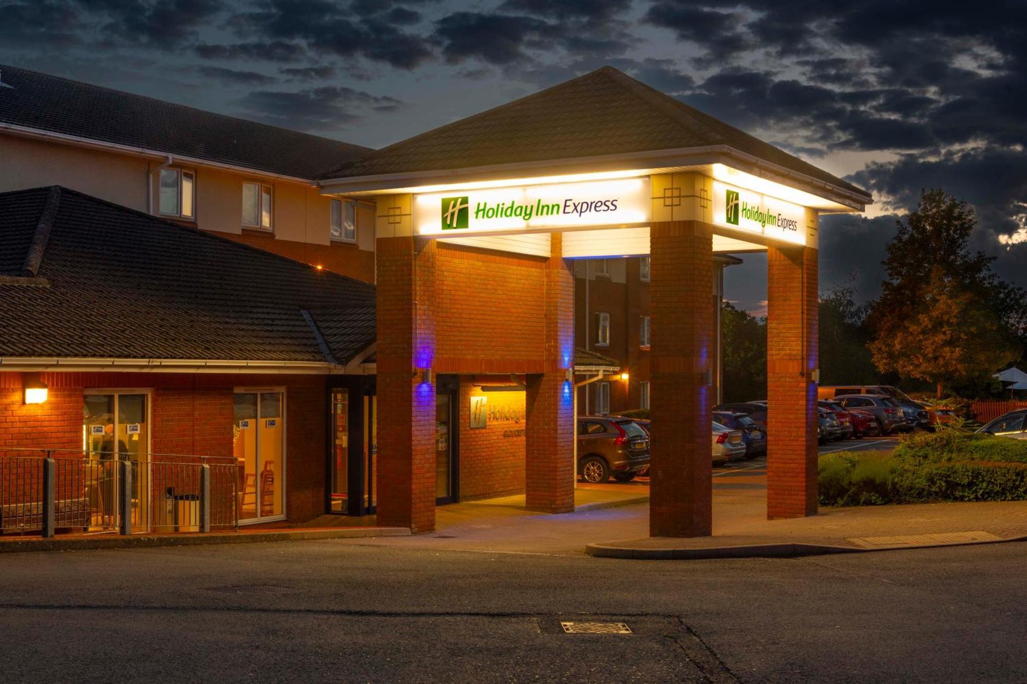 Holiday Inn Express Gloucester - South, An Ihg Hotel Екстериор снимка